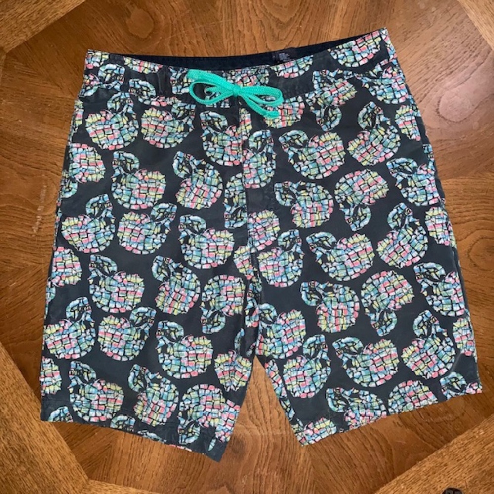 DIVIDED men’s swimming trunks